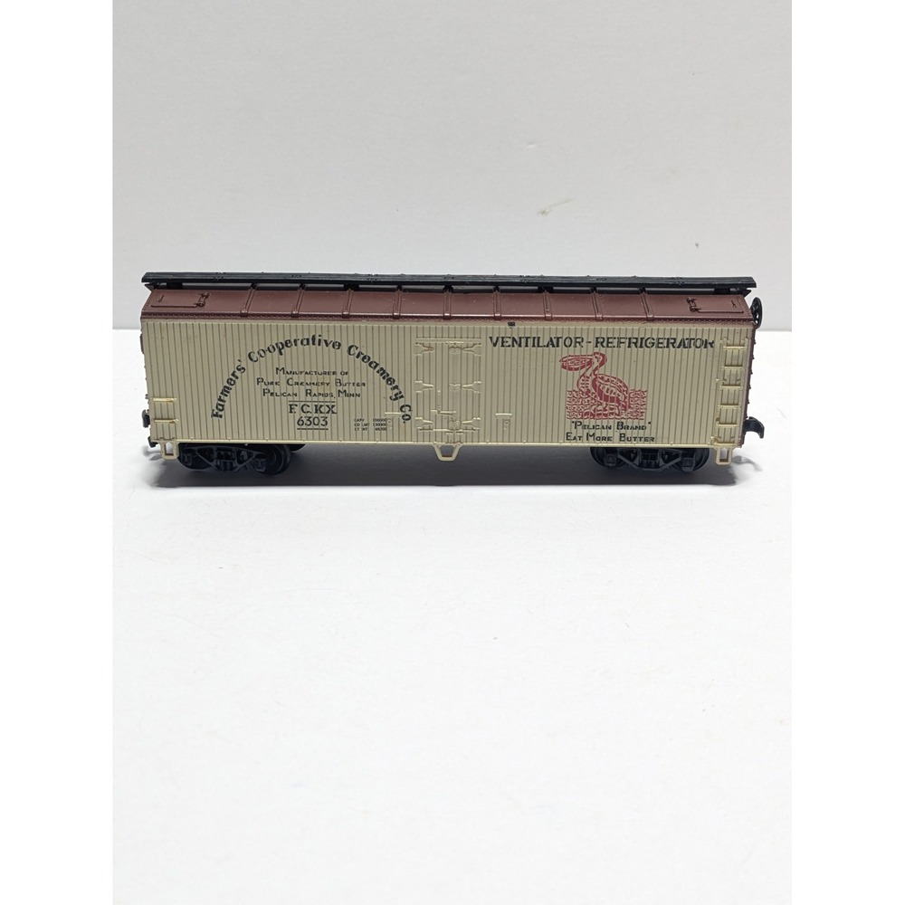 Roco HO Scale Farmers Cooperative Creamery Ventilator Refrigerator Car FCKX 6303